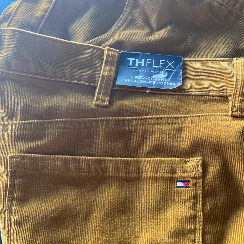 Men's Tommy Hilfiger Corduroy Pants - Picture 3 of 4